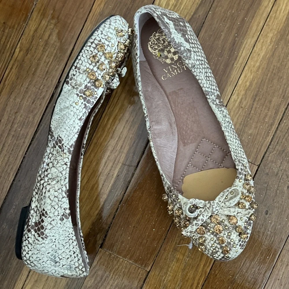Vince Camuto Snake Skin Gold Embellished flats Size 7
